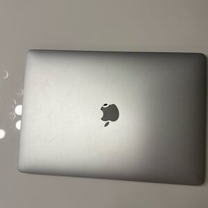 MacBook Pro
13-inch, 2017, four thunderbolt 3 ports